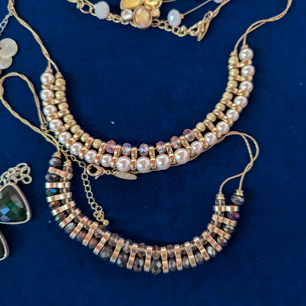Elegant Lot Of Estate Costume Jewelry, Total Of 16 Necklaces - Picture 3 of 10